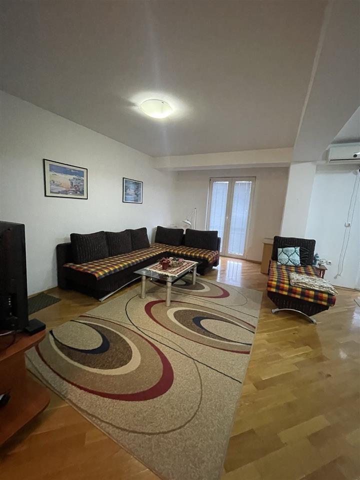 Se izdava namesten stan od 75m2 vo Centar