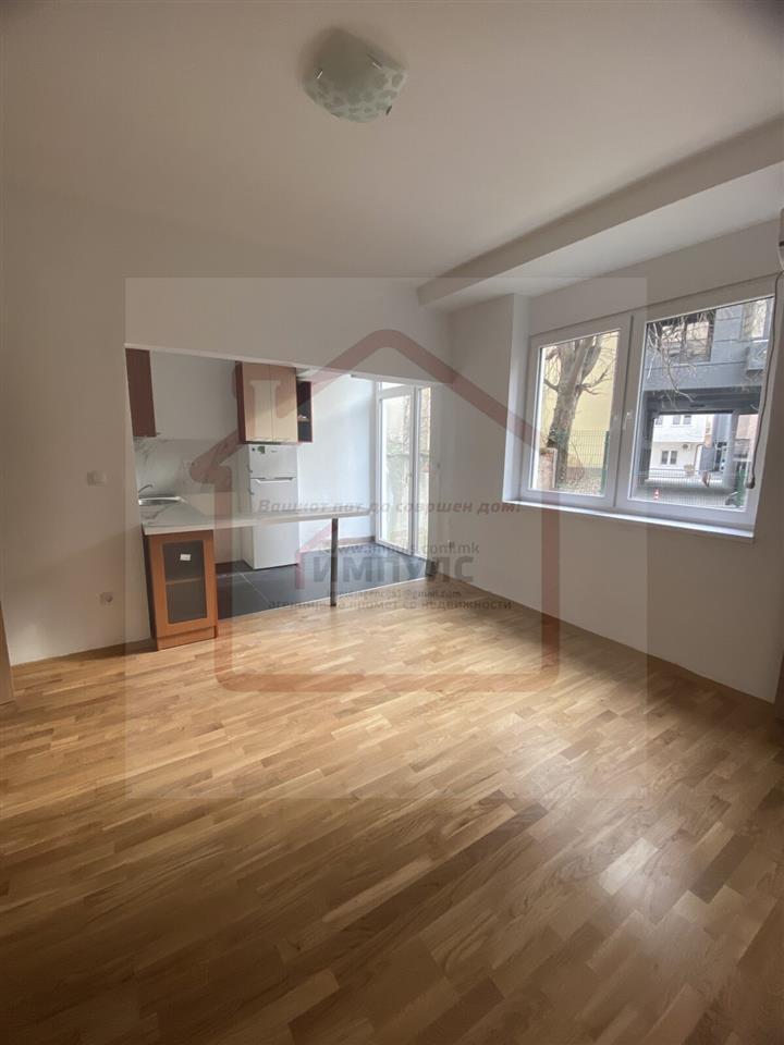 EMPTY THREE-ROOM APARTMENT FOR BUSINESS PURPOSES IN DEBAR NEIGHBORHOOD