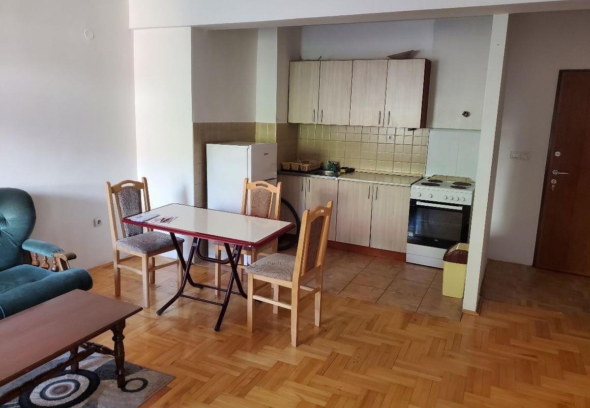 kod.2108 SE IZDAVA stan vo blizina na Univerzalna Sala