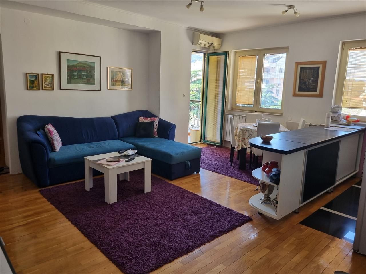 Se izdava stan so 2 spalni sobi kaj Klinicki Centar
