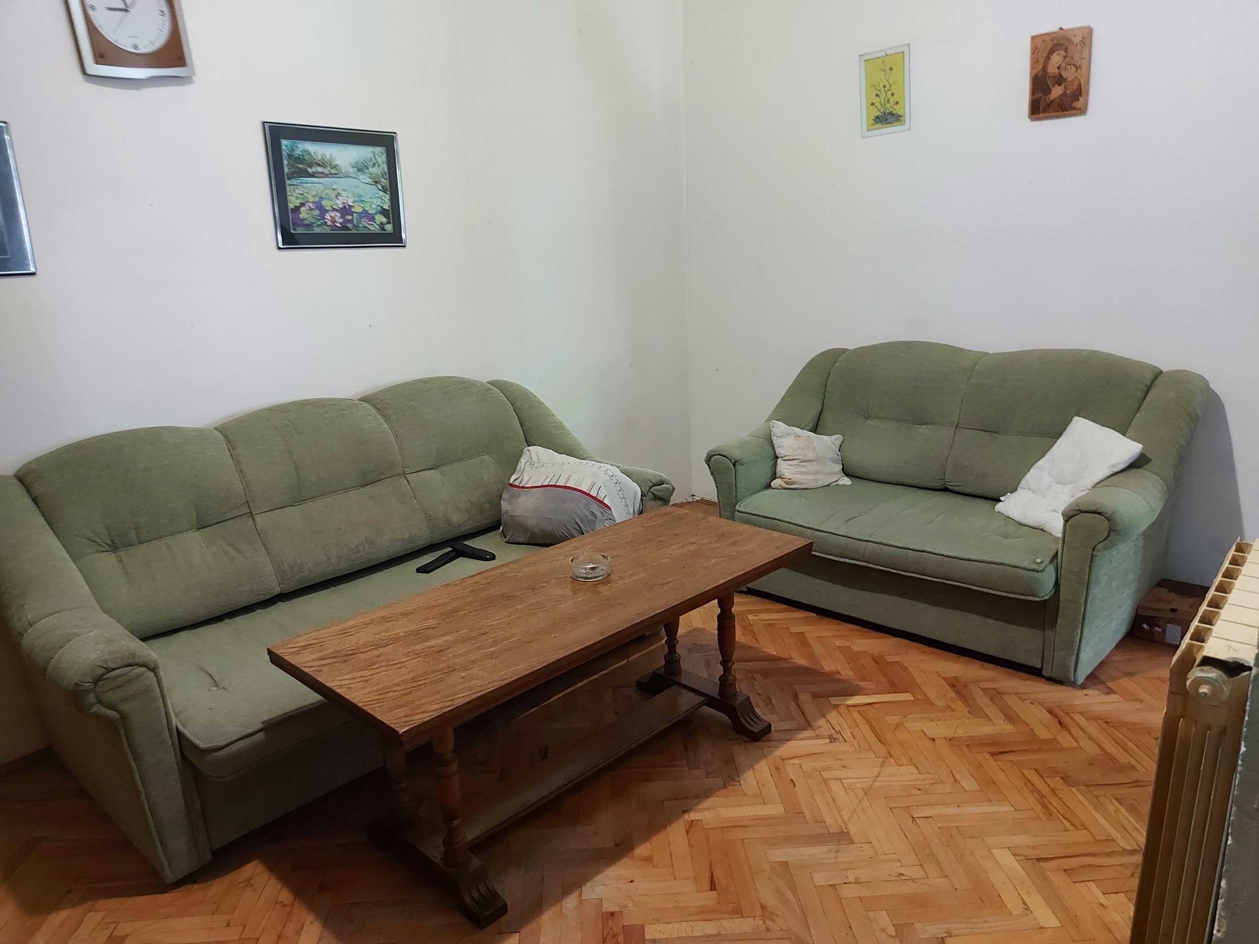 se izdava