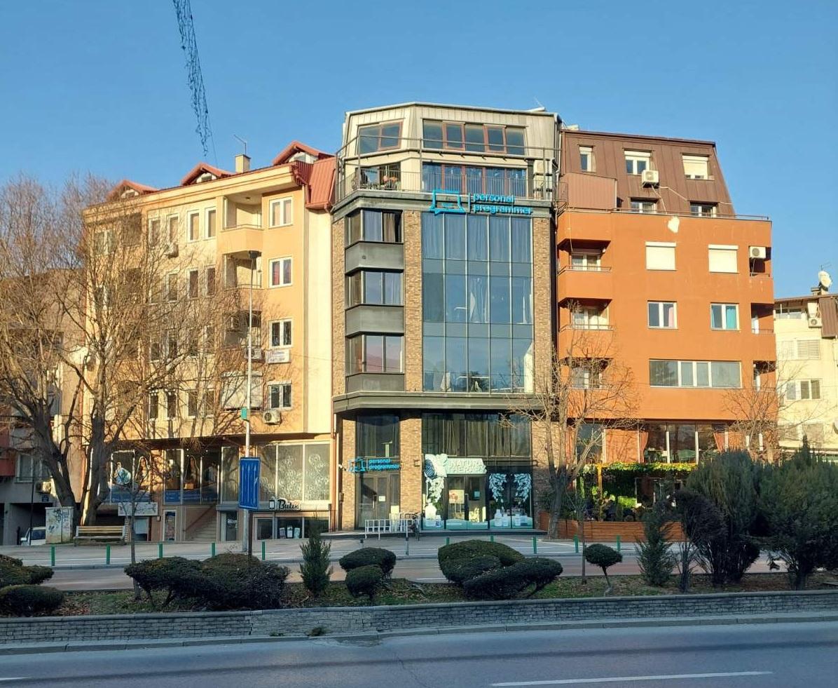 IZDAVAM 115m2 OPREMENi KANCELARII 3 kat DEL.ZGRADA do BROZ K