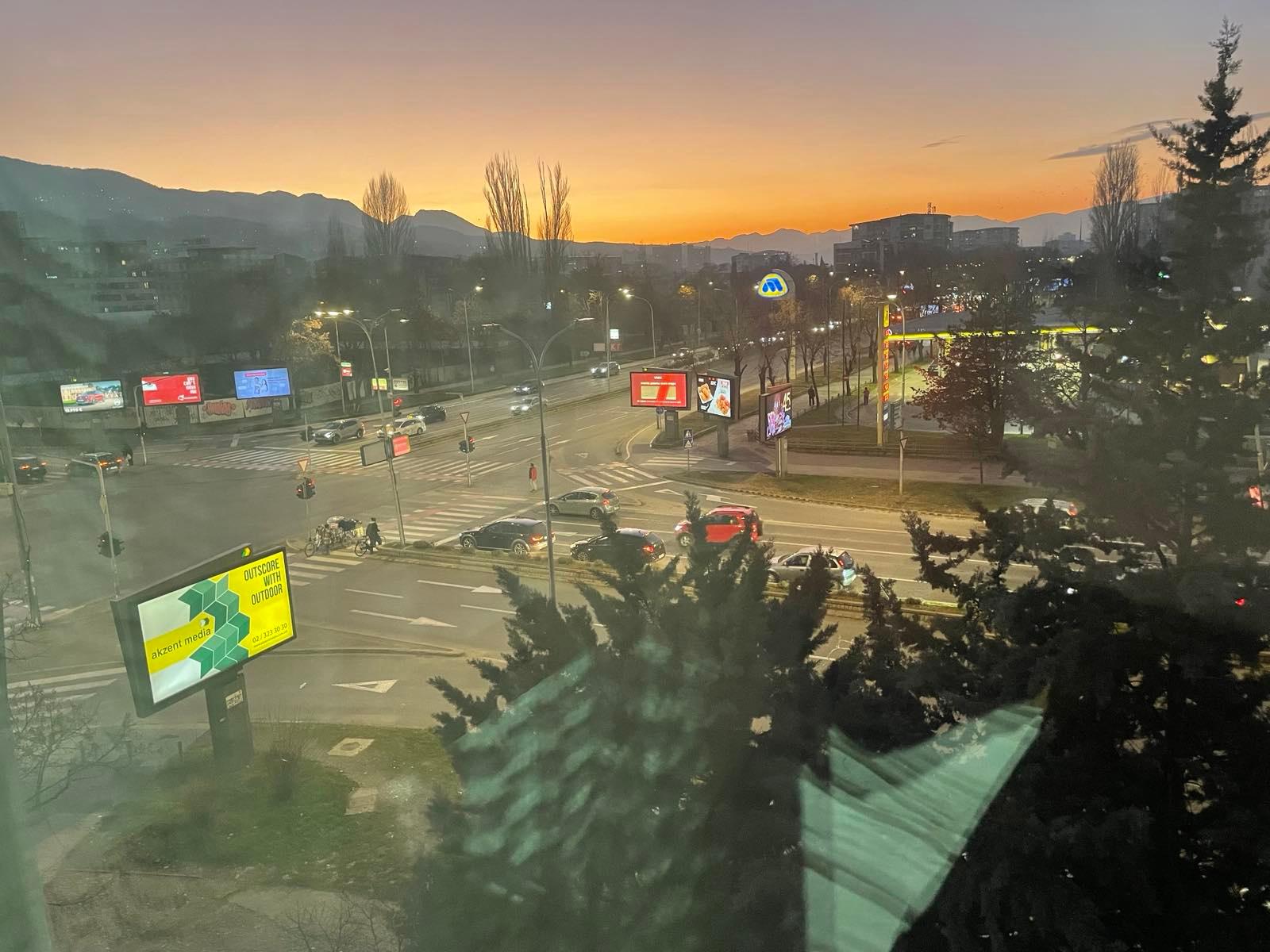 SE IZDAVA NAMESTEN STAN 55m2 DO HOTEL KARPOSH