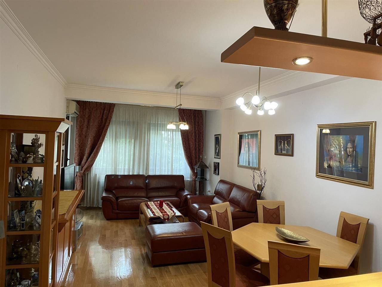 Se izdava namesten stan od 85m2 vo Centar