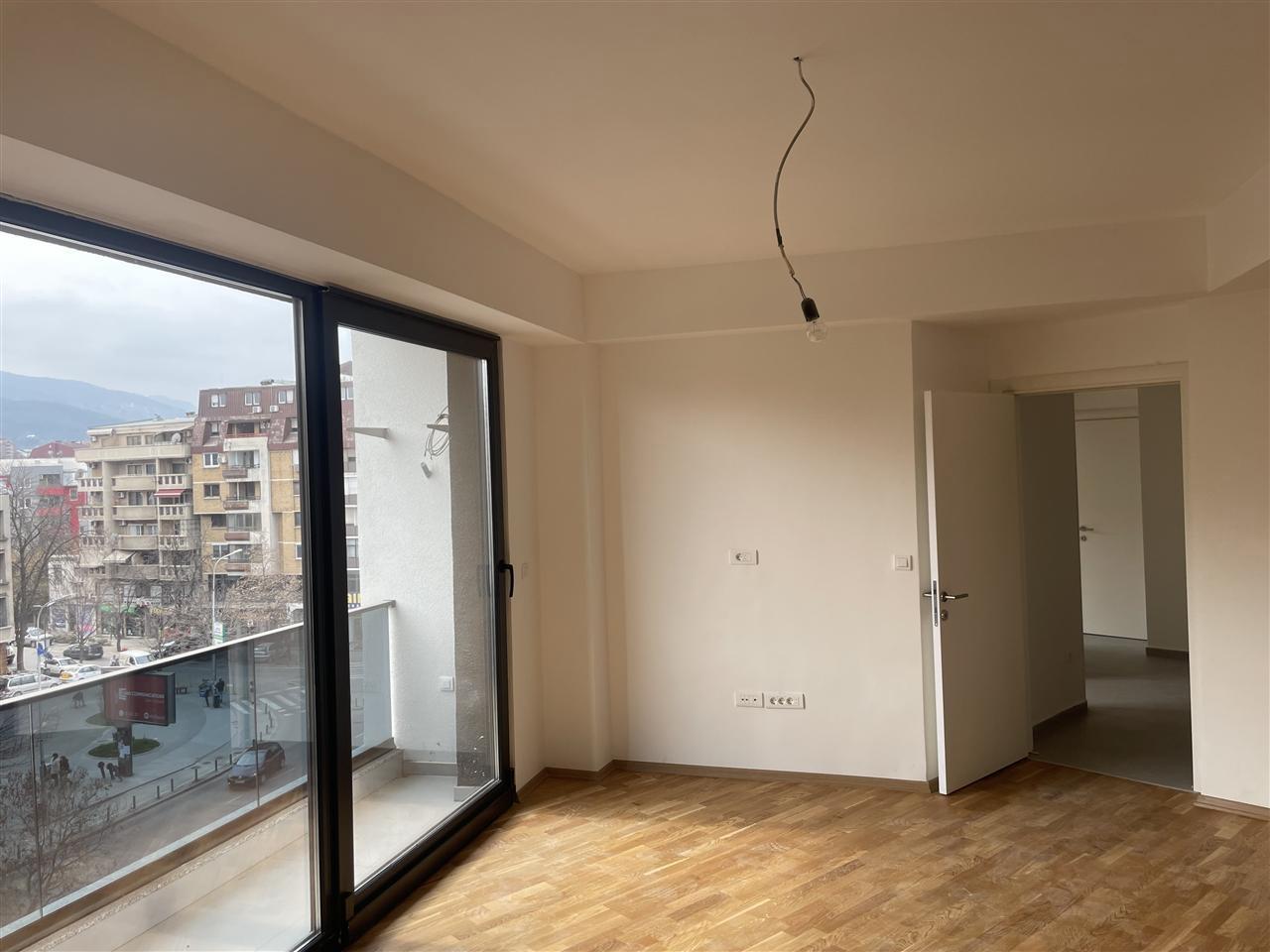 An empty apartment for business purpose of 79m2 in Center is for rent