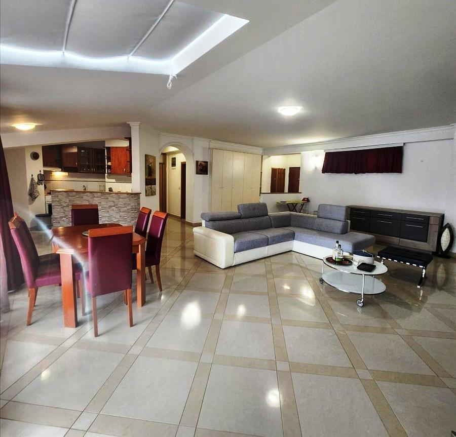 We are renting a luxury apartment 178m2 near Mida
