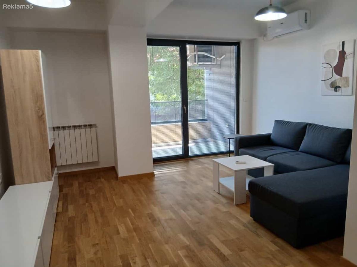 Se izdava nova garsonjera vo Centar/New studio for rent