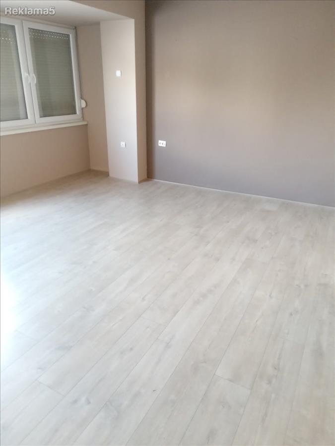 SE IZDAVA PRAZEN DVOSOBEN BLIZU VLADA