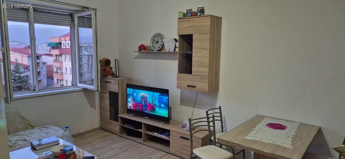SE IZDAVA TROSOBEN KAJ UNIVRERZALNA