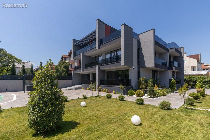 SE IZDAVA MODERNO NAMESTENA KUKJA SO BAZEN VO VLAE