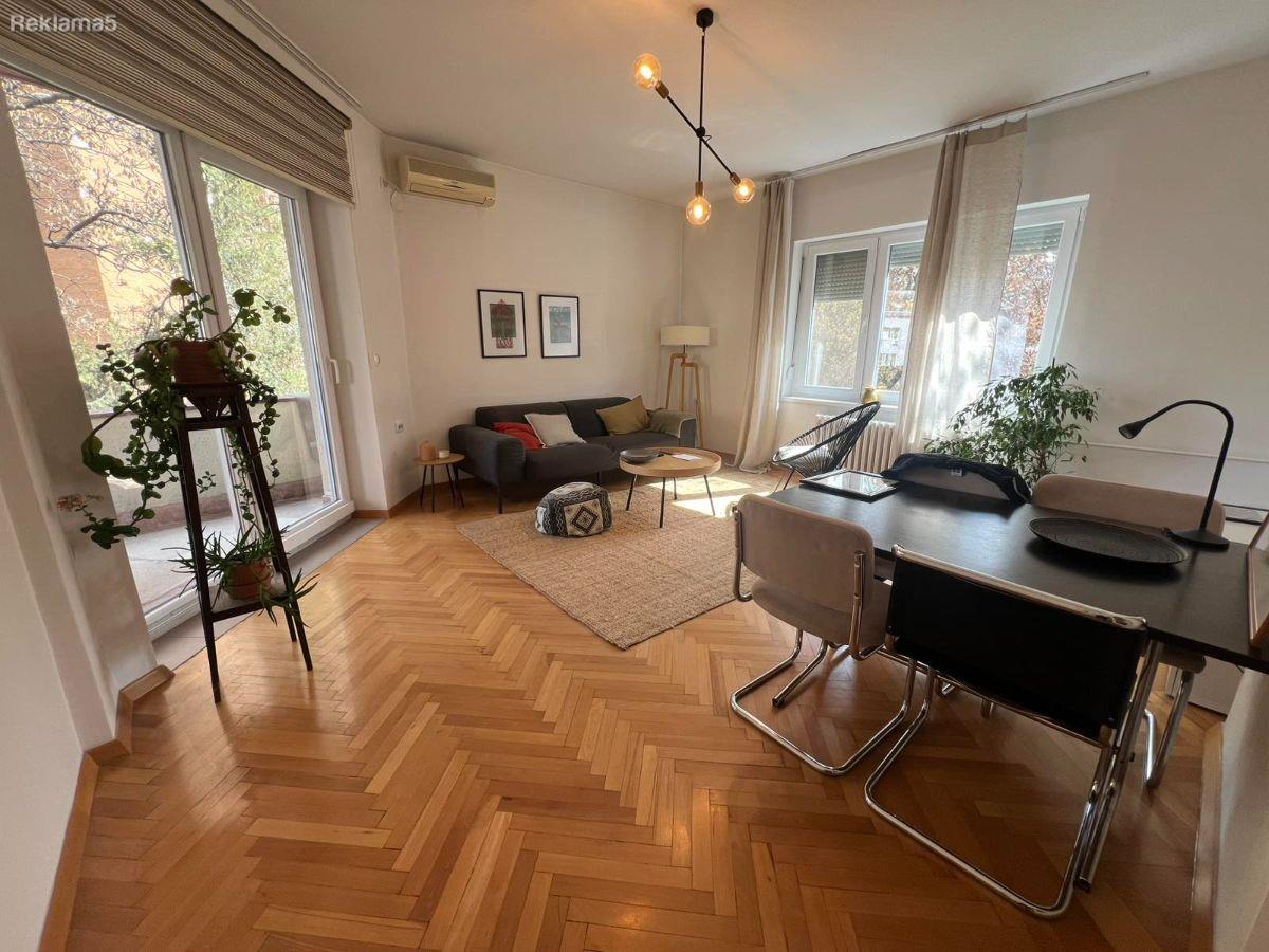 Se izdava namesten trosoben 80m 2 vo Centar