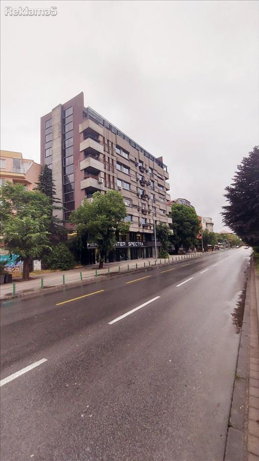 Nov stan 46m2 odlicna lokacija,CENTAR,Broz kafe SE IZDAVA