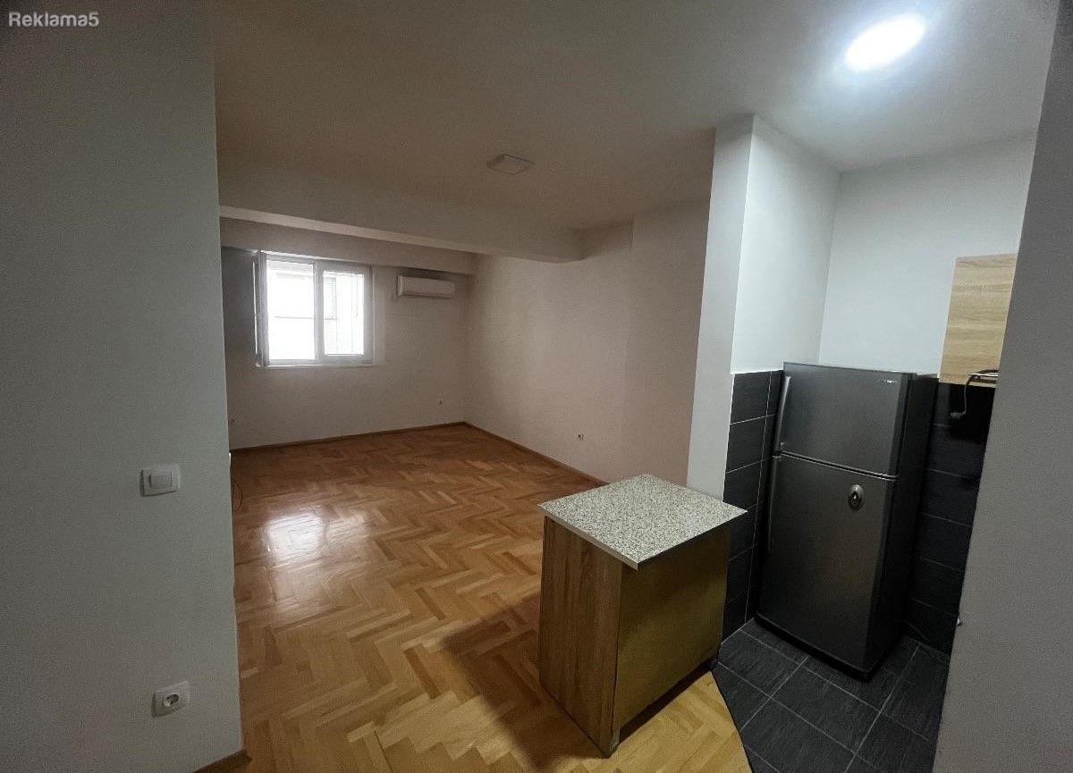 We are renting a 60m2 two-bedroom apartment in Chrom