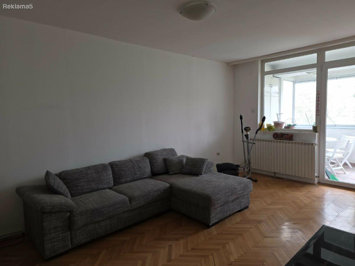 I am renting a three-room apartment near Majcin Dom - Aerodrom