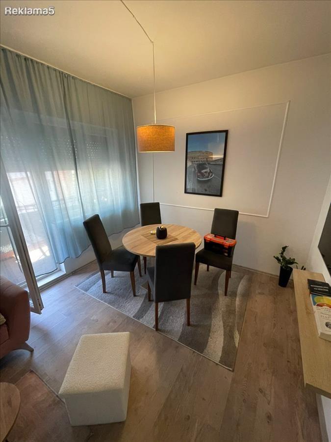 Namesten trosoben 60m2 Centar kaj Grcka Ambasada