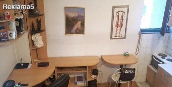DO ZELEZNICKA SE IZDAVA GARSONJERA
