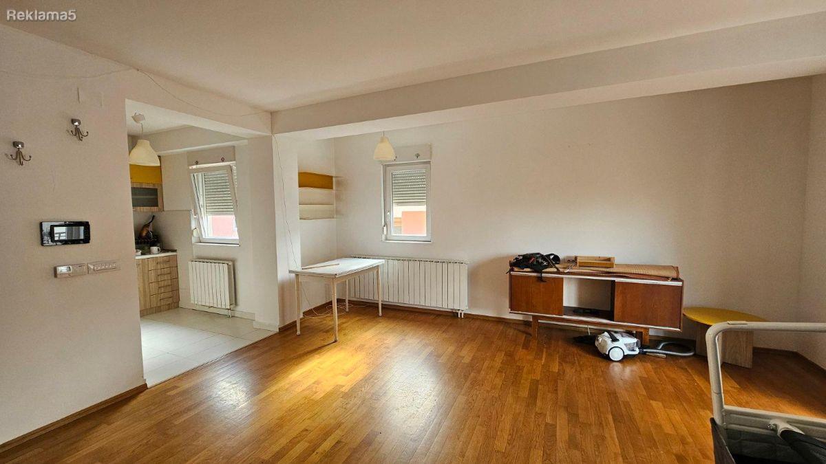 Se izdava namesten dvosoben 50m2 Kozle