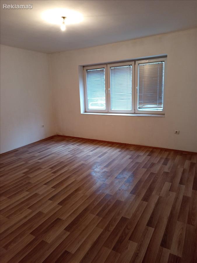 Izdavam Prazen Renoviran Dvosoben Stan 50 m2 Centar Leninova