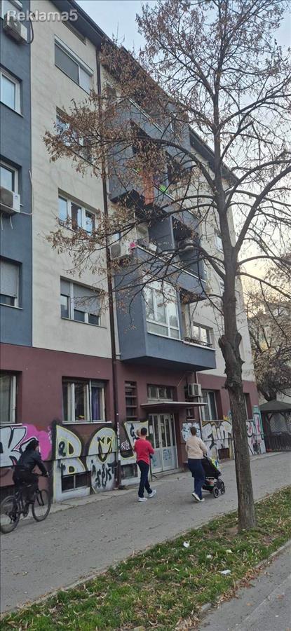 Se izdava stan kaj Univeralna sala