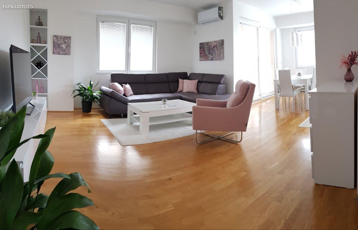 Ekstra cetirisoben stan od 107m2 vo Centar kaj Mvr