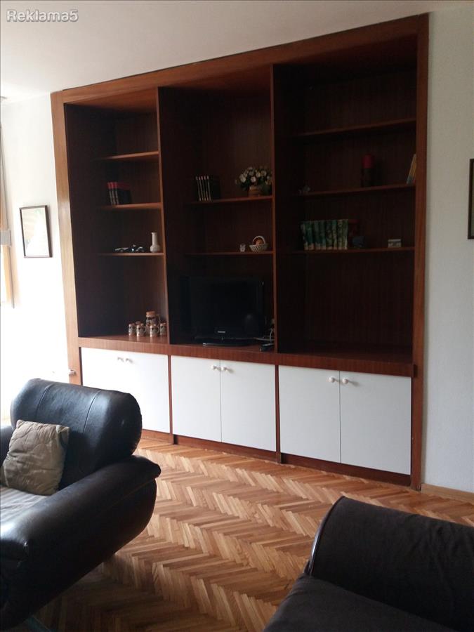 Se izdava stan Centar 54m2 , edna spalna, namesten