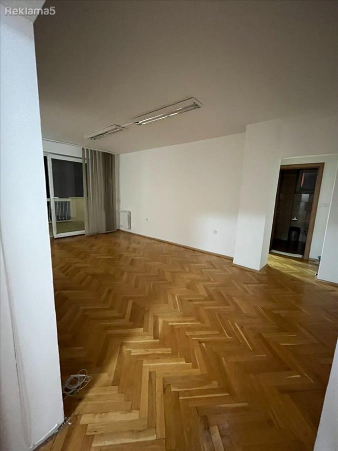 PRAZEN STAN ZA SEMEJNO ILI DELOVNO KORISTENJE VO CENATR