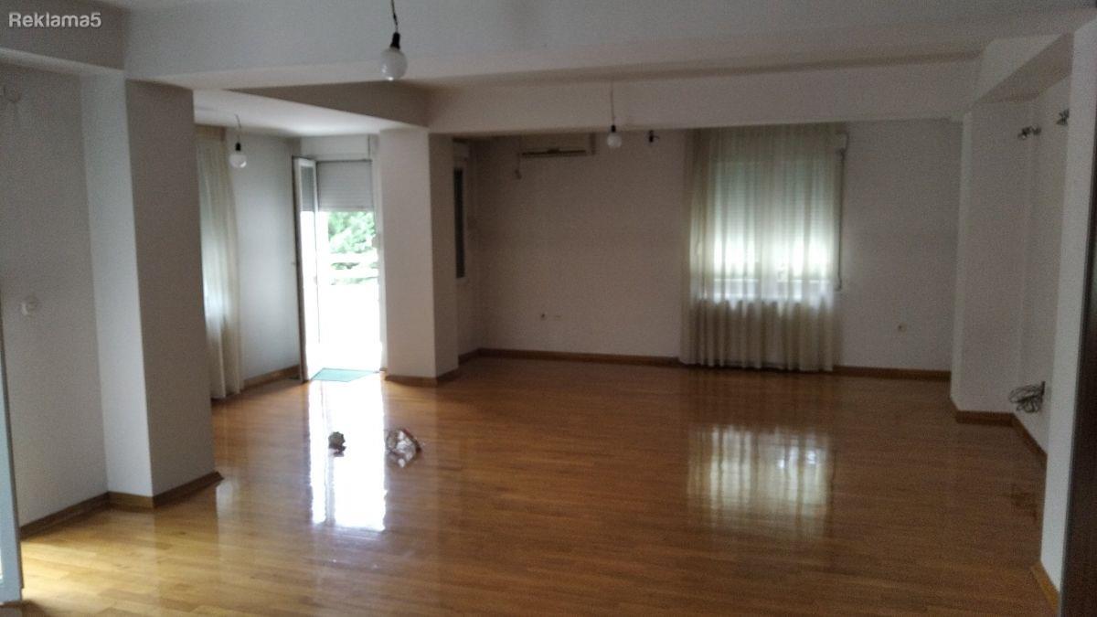 Se izdava cetirisoben stan 120m2 Taftalidze Vero 2