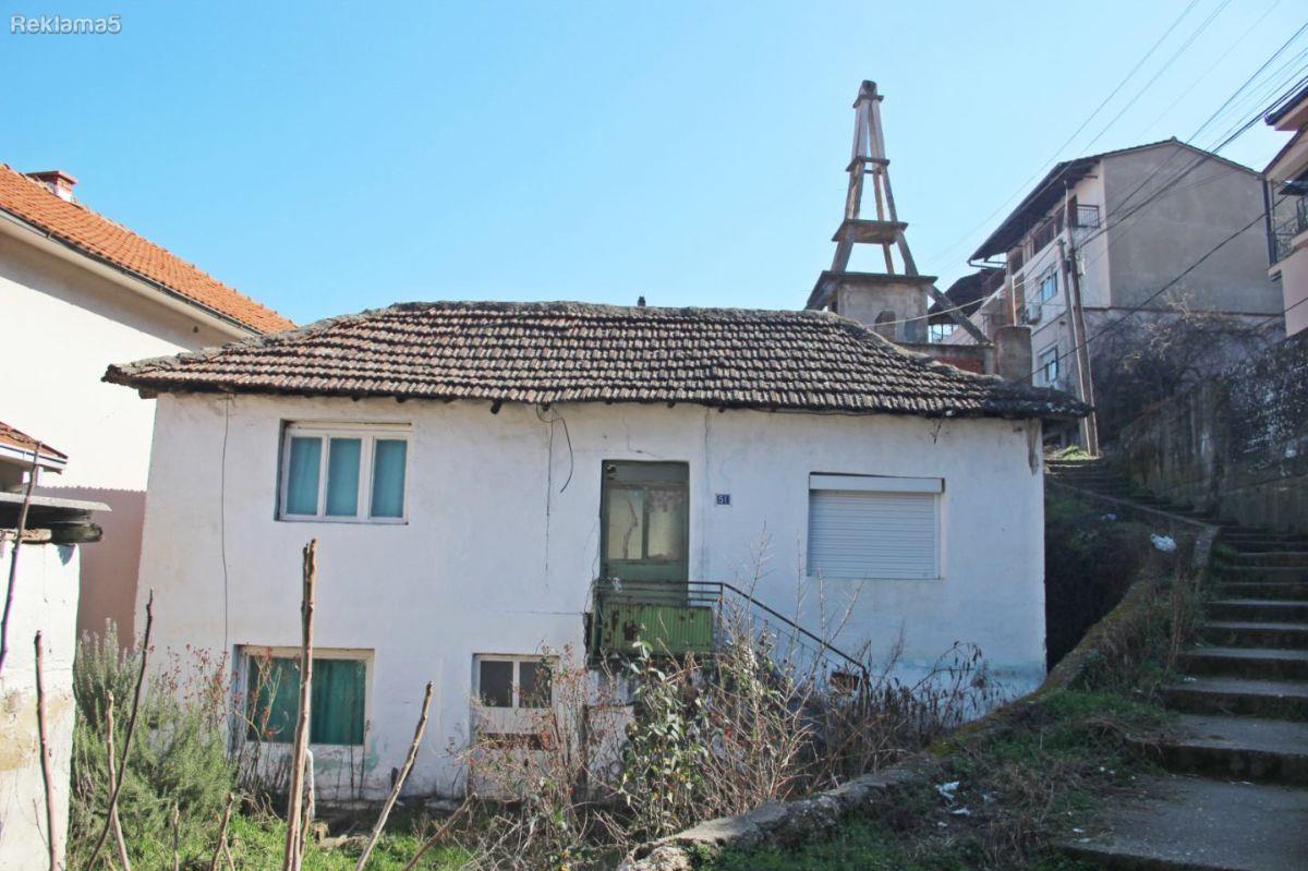 An old house for sale in Strumica on a plot of 278m2