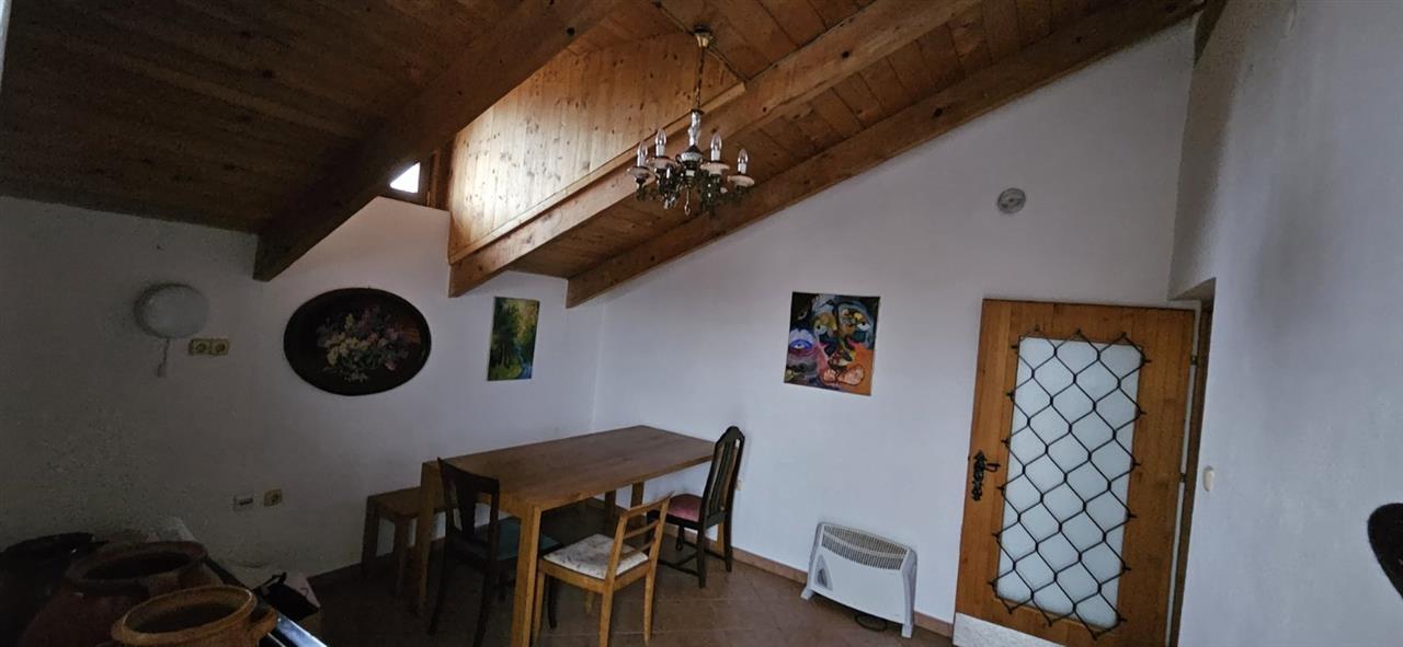 Se prodava stan-potkrovje 129 m2 Skopje-Madzari