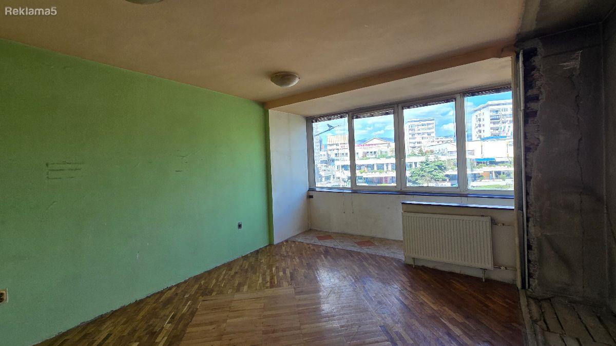 An apartment of 88m² is for sale in the strict Center with a view of Triumfalna