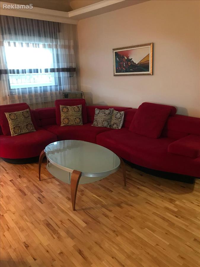 Namesten stan 75m2 so dve spalni sobi vo Reonski N.Lisice