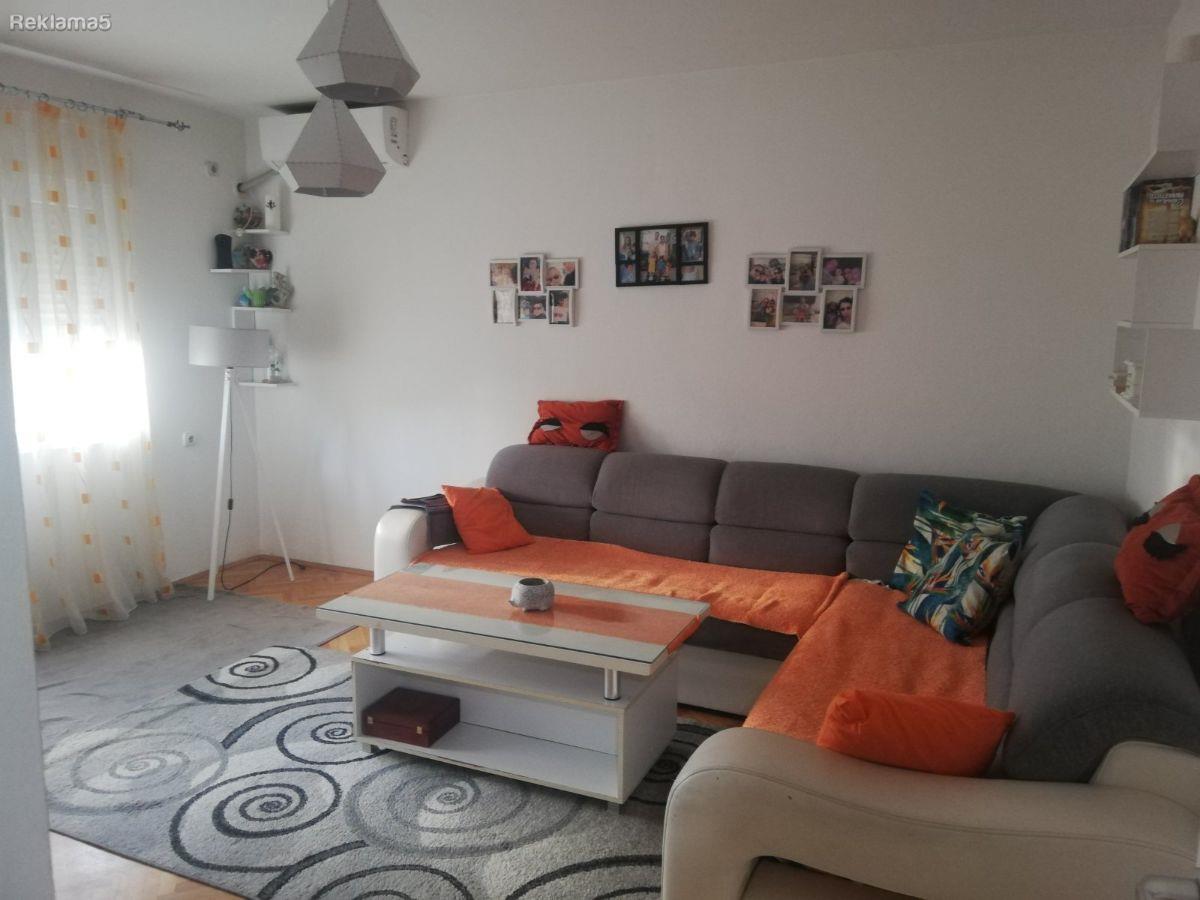 Se prodava trosoben stan vo strog centar na Kumanovo