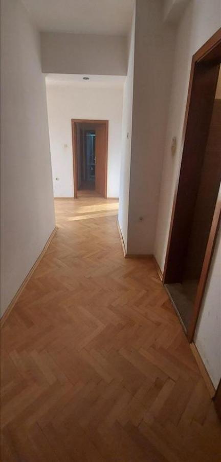 A 79m2 apartment in Aerodrom is for sale