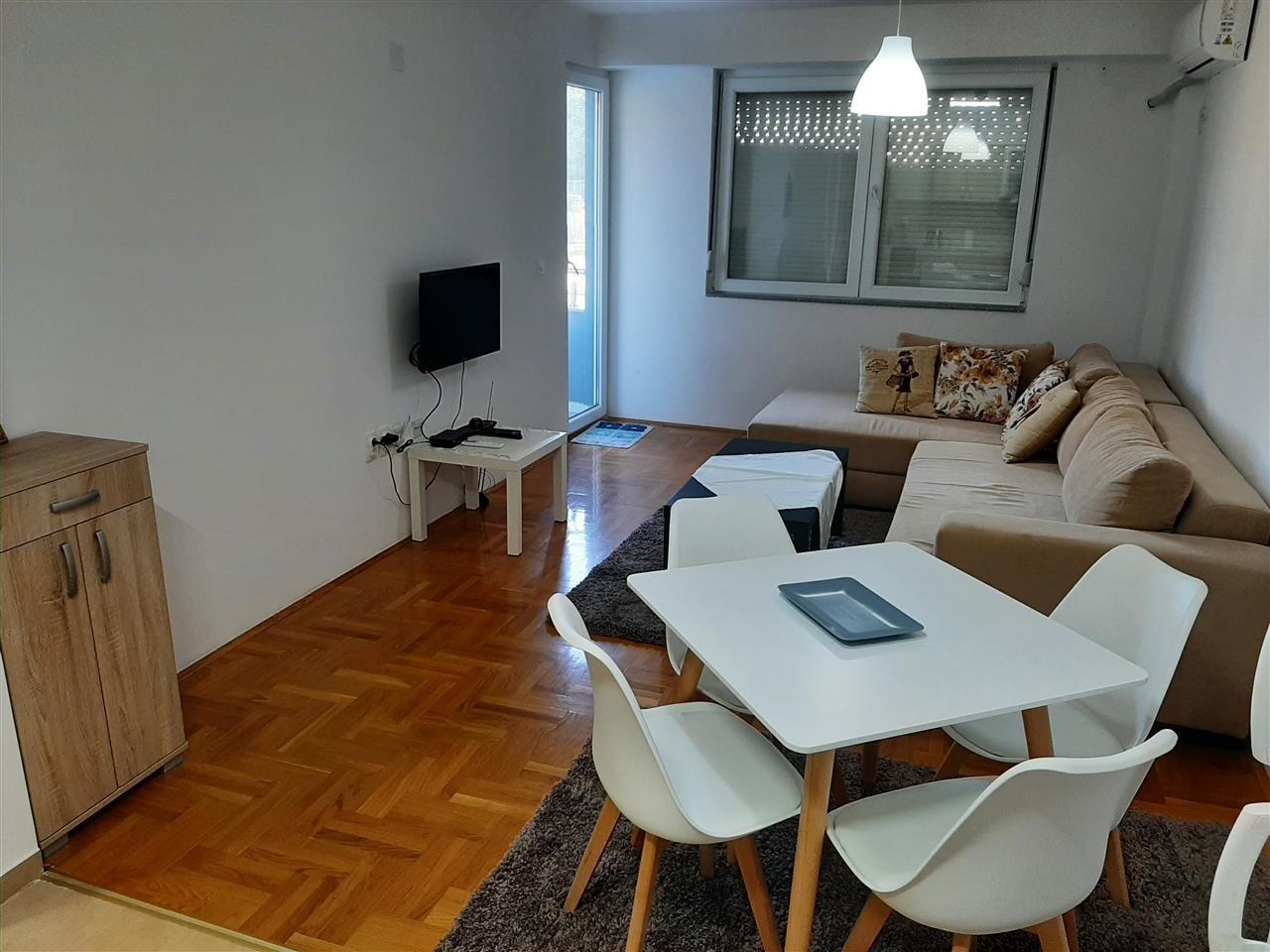 Sanrajs - odlicen stan od 43m2 vo nas.Raca, namesten