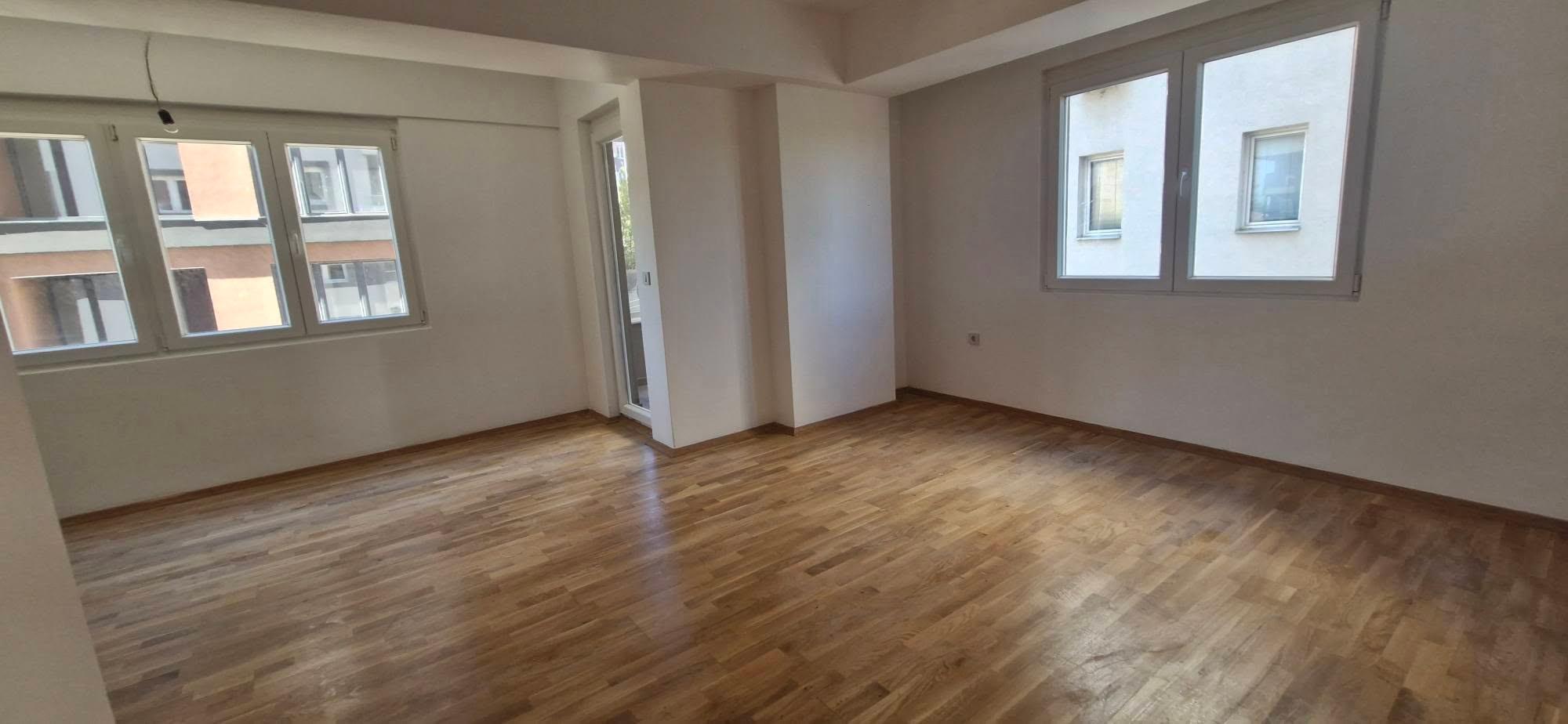 NOV NEVSELUVAN STAN CENTAR 49 M2,SO PARKING !!!
