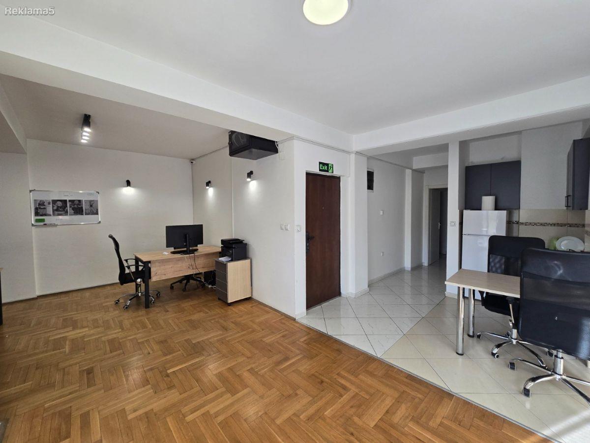 CENTAR -D.MAALI na Partzanska 70m2 prazen