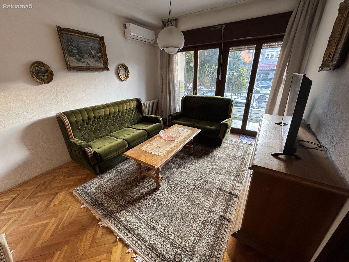 I am renting a furnished apartment in the Lisice neighborhood