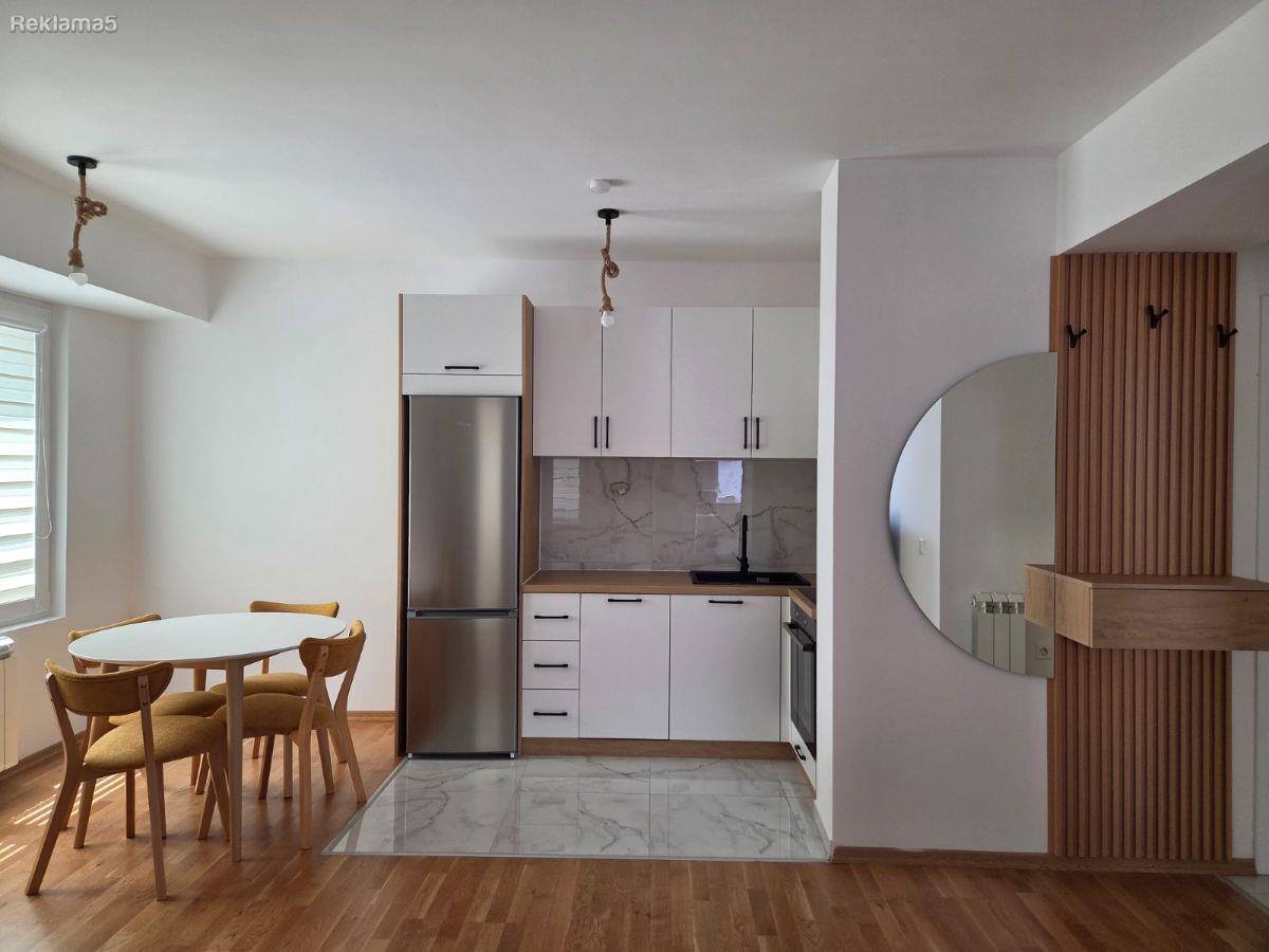 NEW TWO-ROOM APARTMENT FOR RENT WITH PARKING SPACE IN PORTA SUPERI