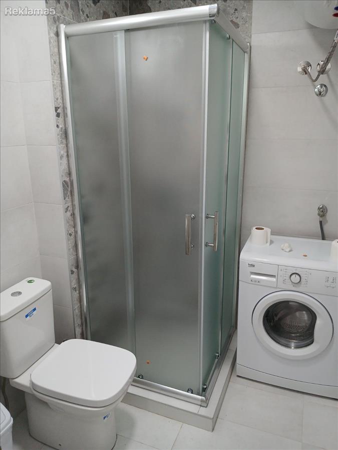 CENTAR izdavam nov dvosoben stan