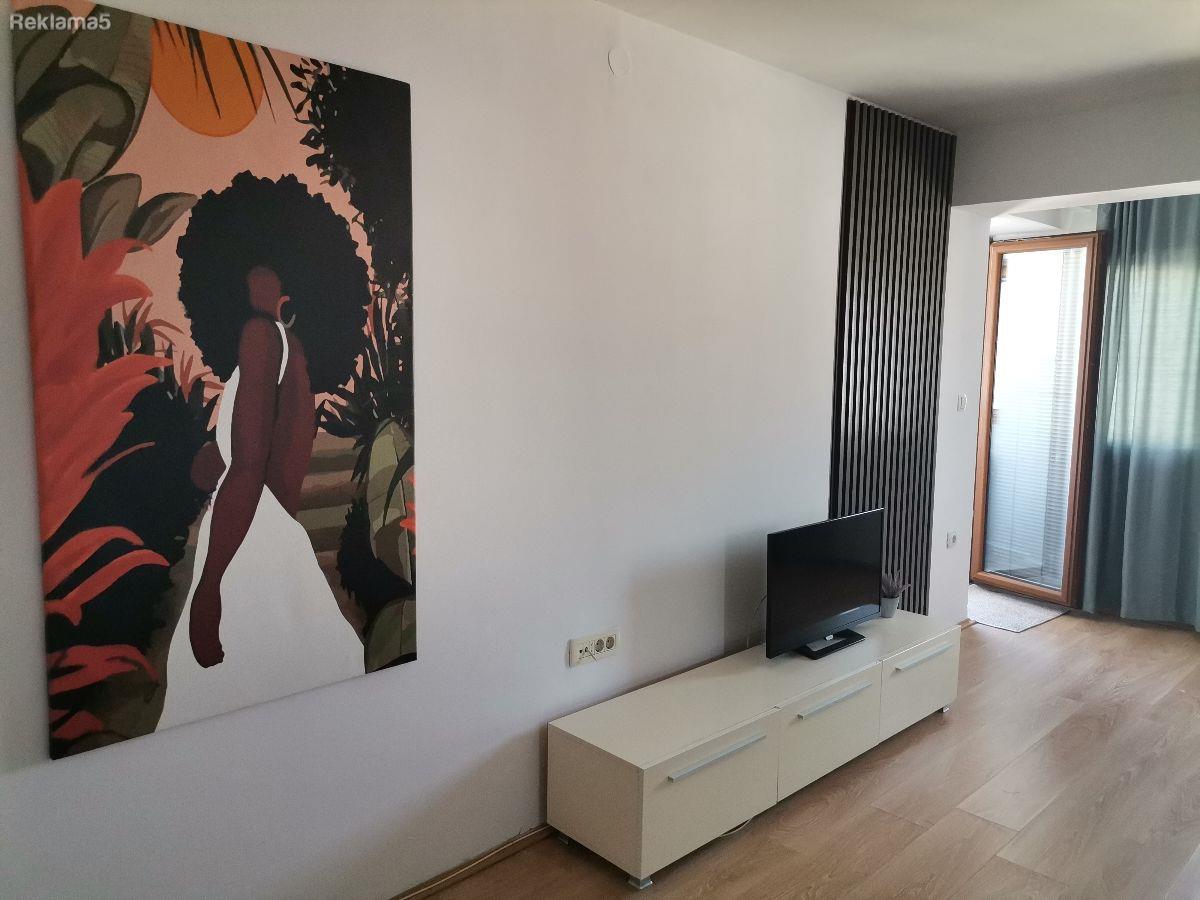 IZDAVAM STAN VO CENTAR 80m2