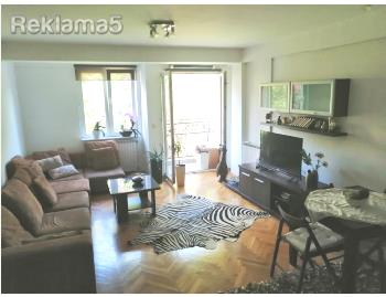 Se izdava namesten trosoben 70m2 Centar kaj Katolicka