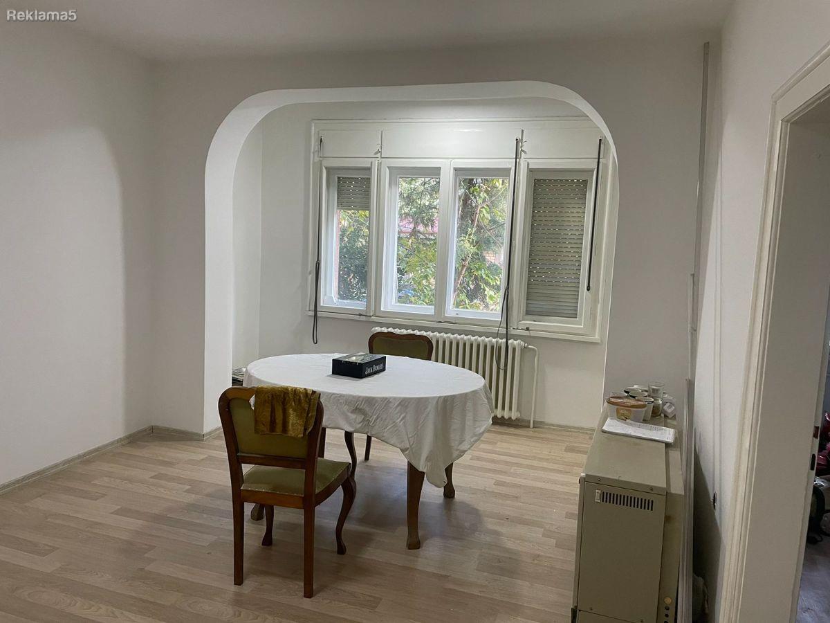 Se izdava prizemje za kancelarii 95m2 kaj Silbo D.Maalo