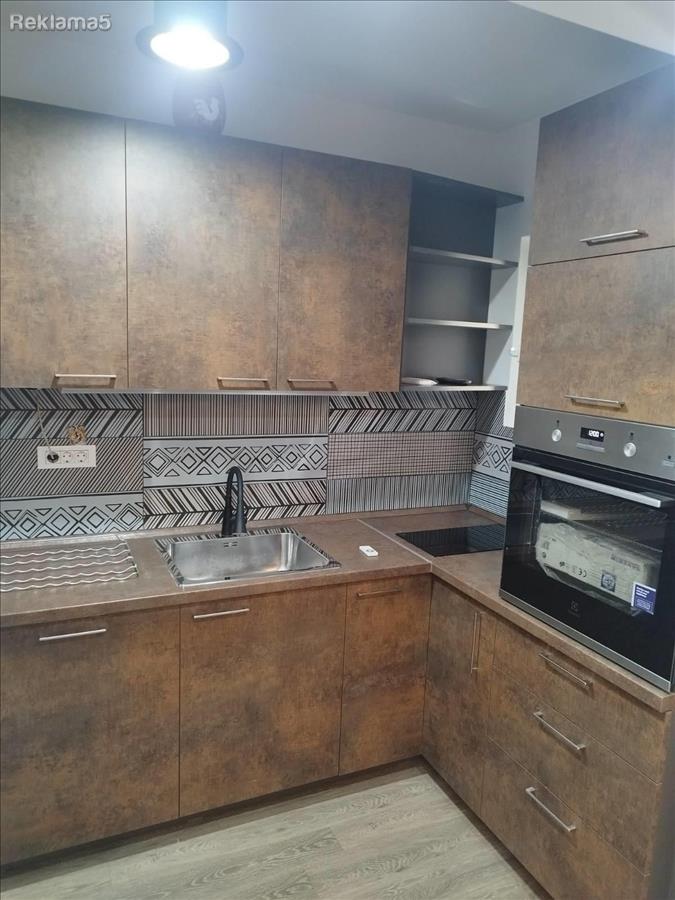 Izdavam Prazen Renoviran Dvosoben Stan 65 m2 Ruzveltova