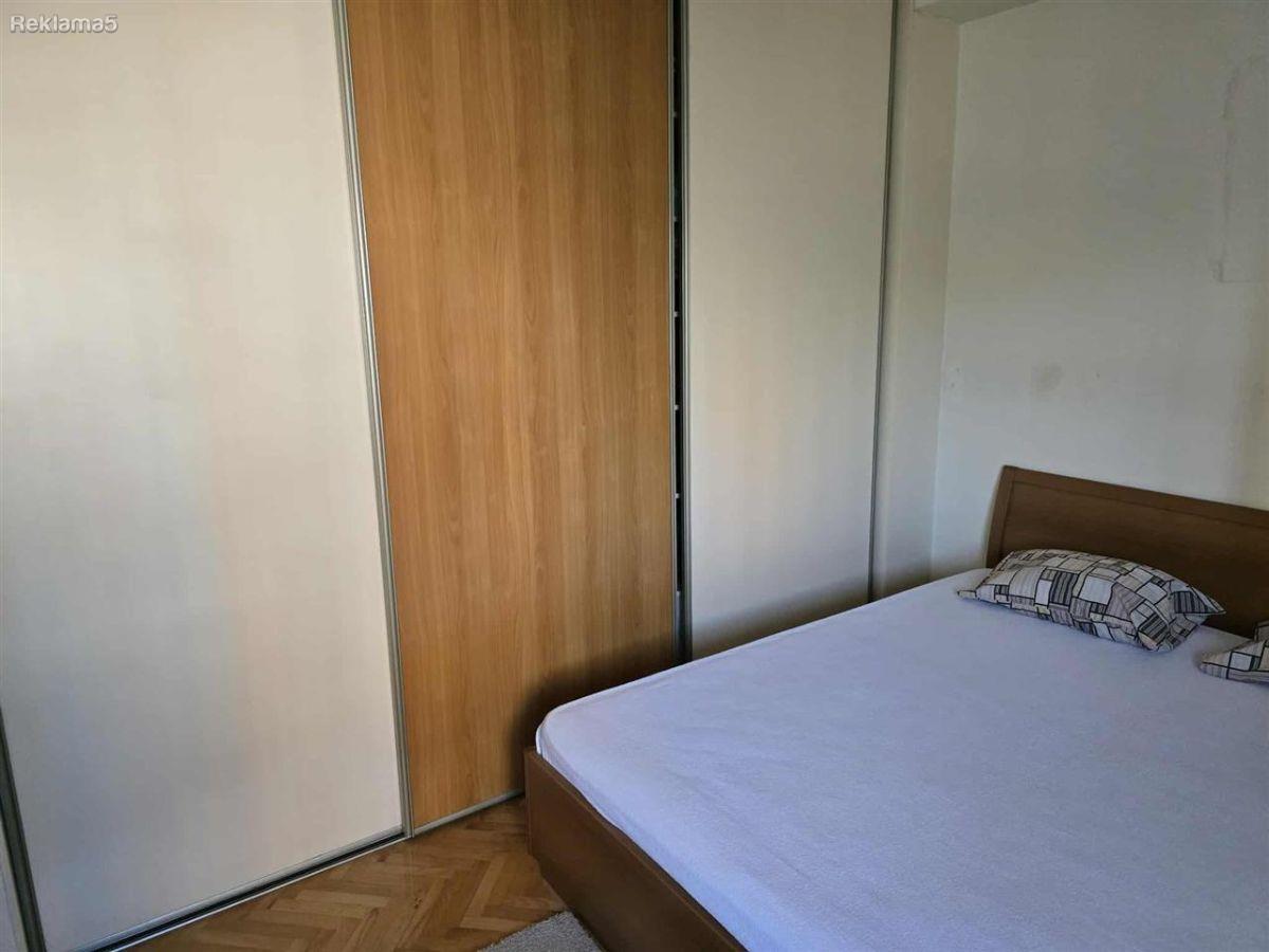 Izdavam Trosoben Stan Aerodrom 90 m2