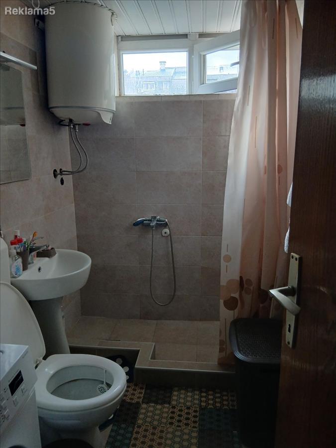 Izdavam Renoviran Trosoben Stan 70 m2 Novo Lisice