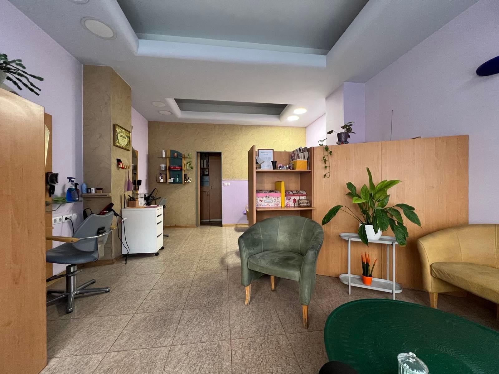 SE IZDAVA OPREMENA FRIZERNICA 30m2 KAPISTEC