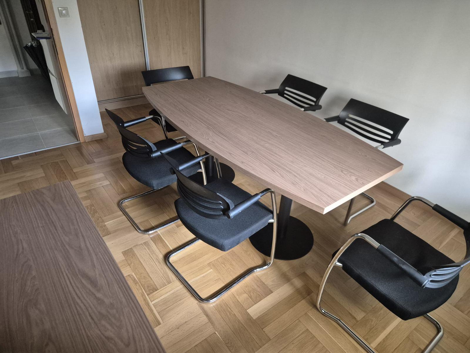 SE IZDAVAAT KANCELARII 50m2 UL.50-DIVIZIJA
