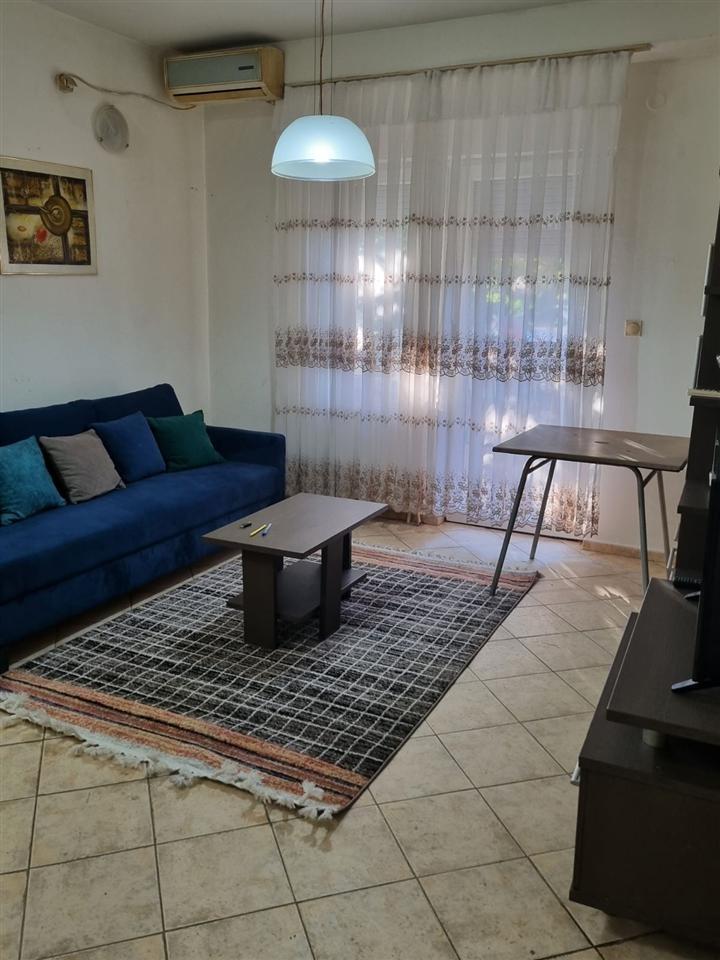 Se izdava stan so 1 spalna soba vo Micurin