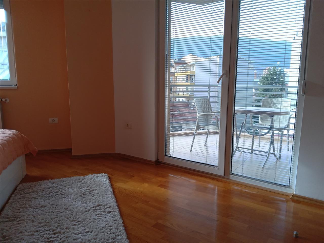 Se izdava stan kaj OU Pestaloci ,72 m2
