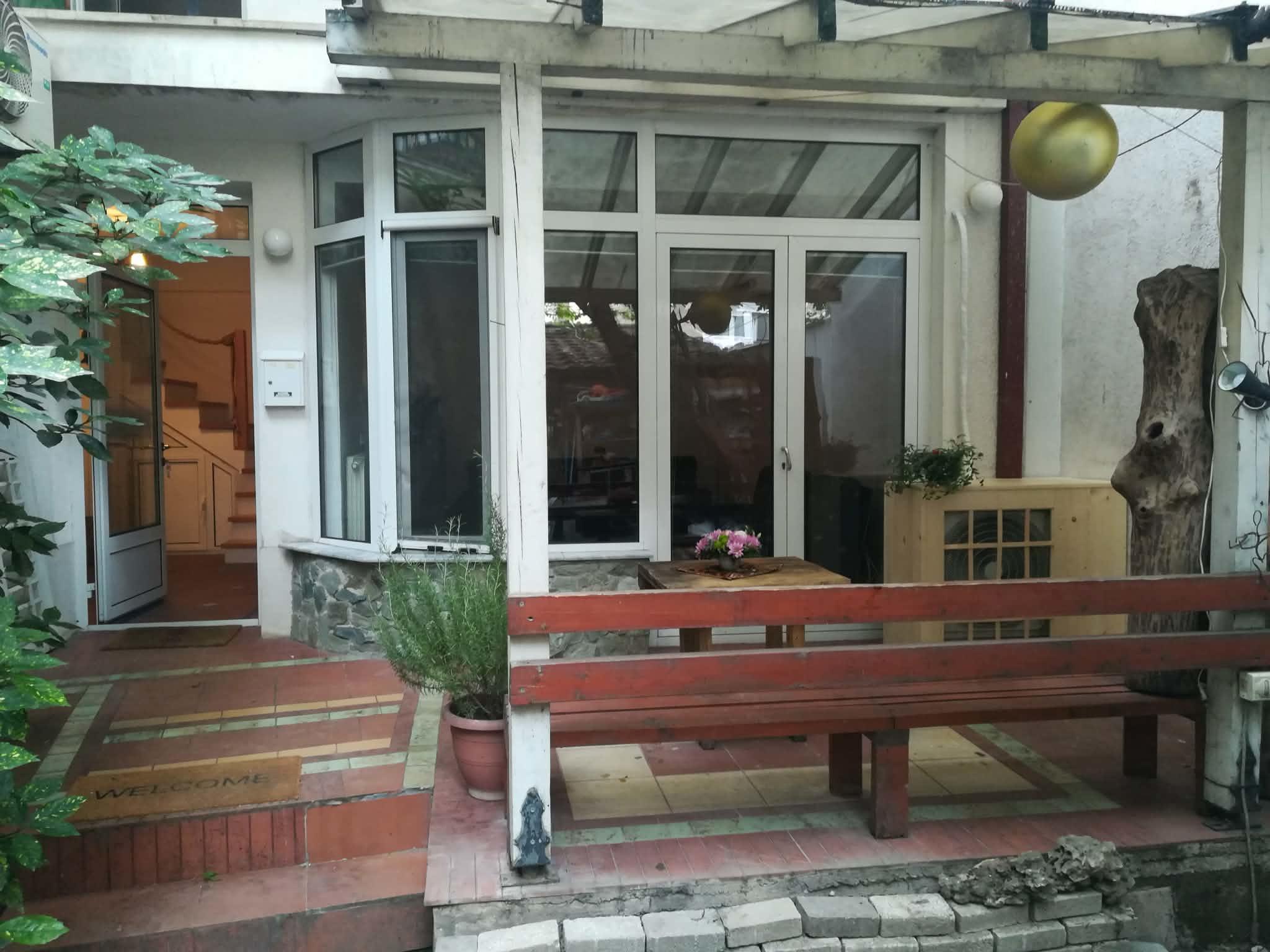 Gallery house for rent on 2 floors in the center of Hristo Smirne street